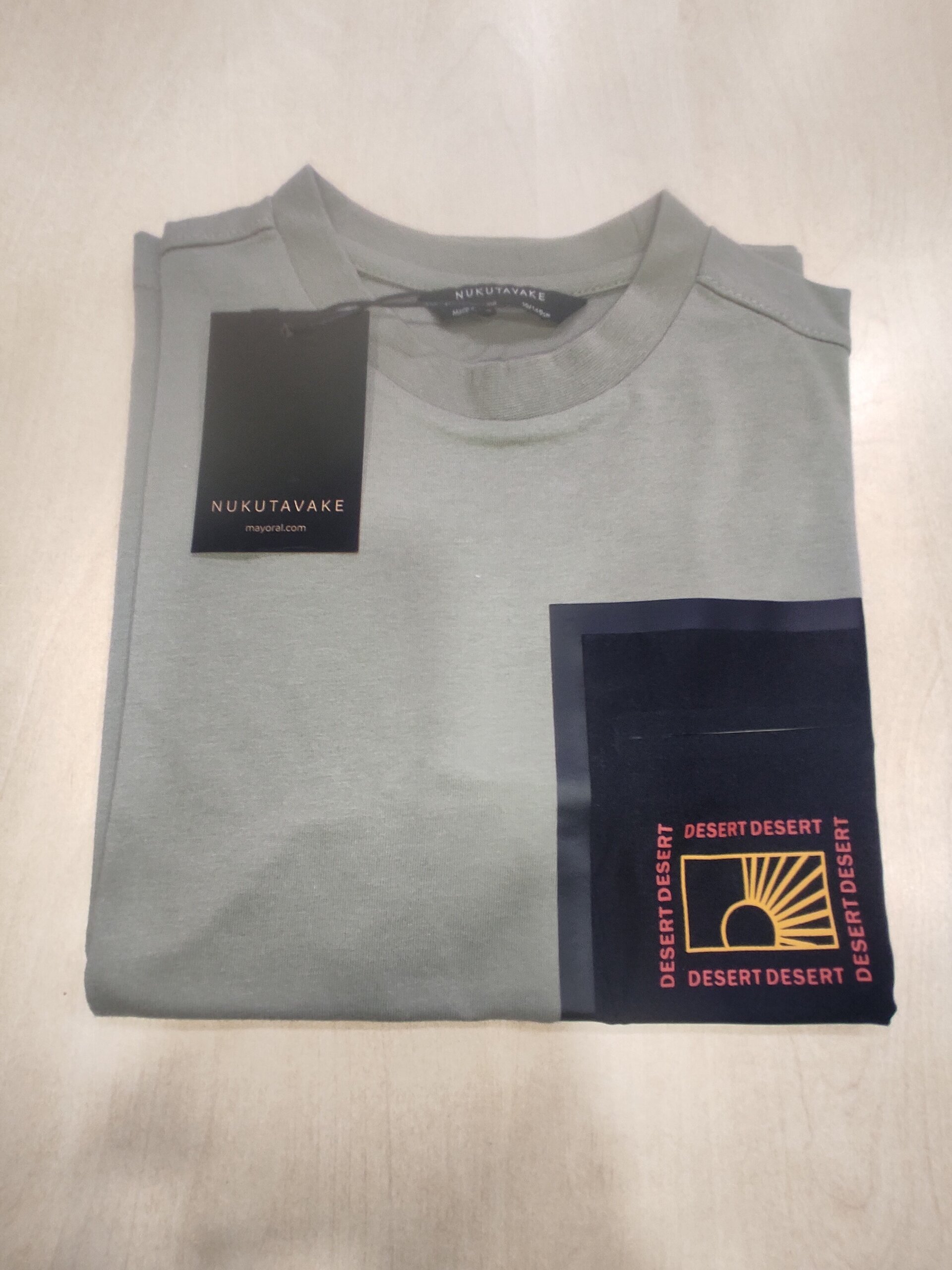 Camiseta gris  desert 10 años - 6