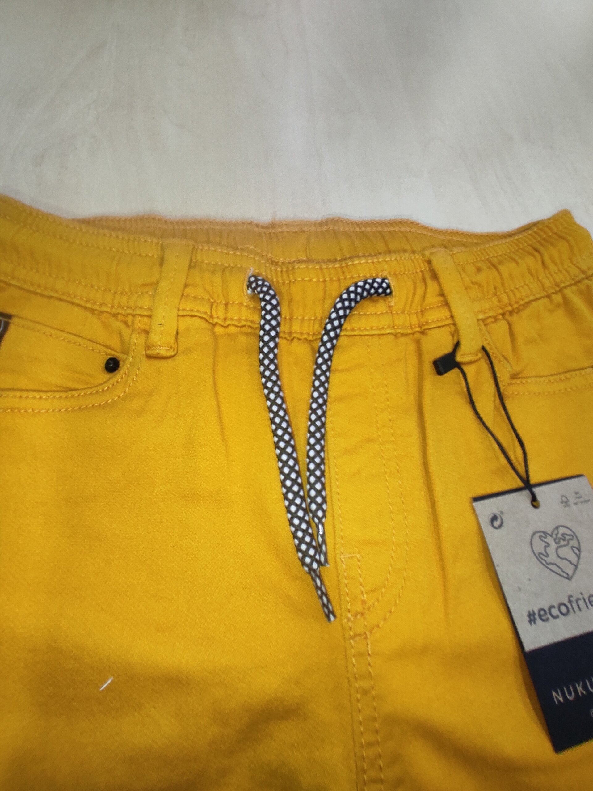 Pantalón vaquero amarillo 10 años - 3
