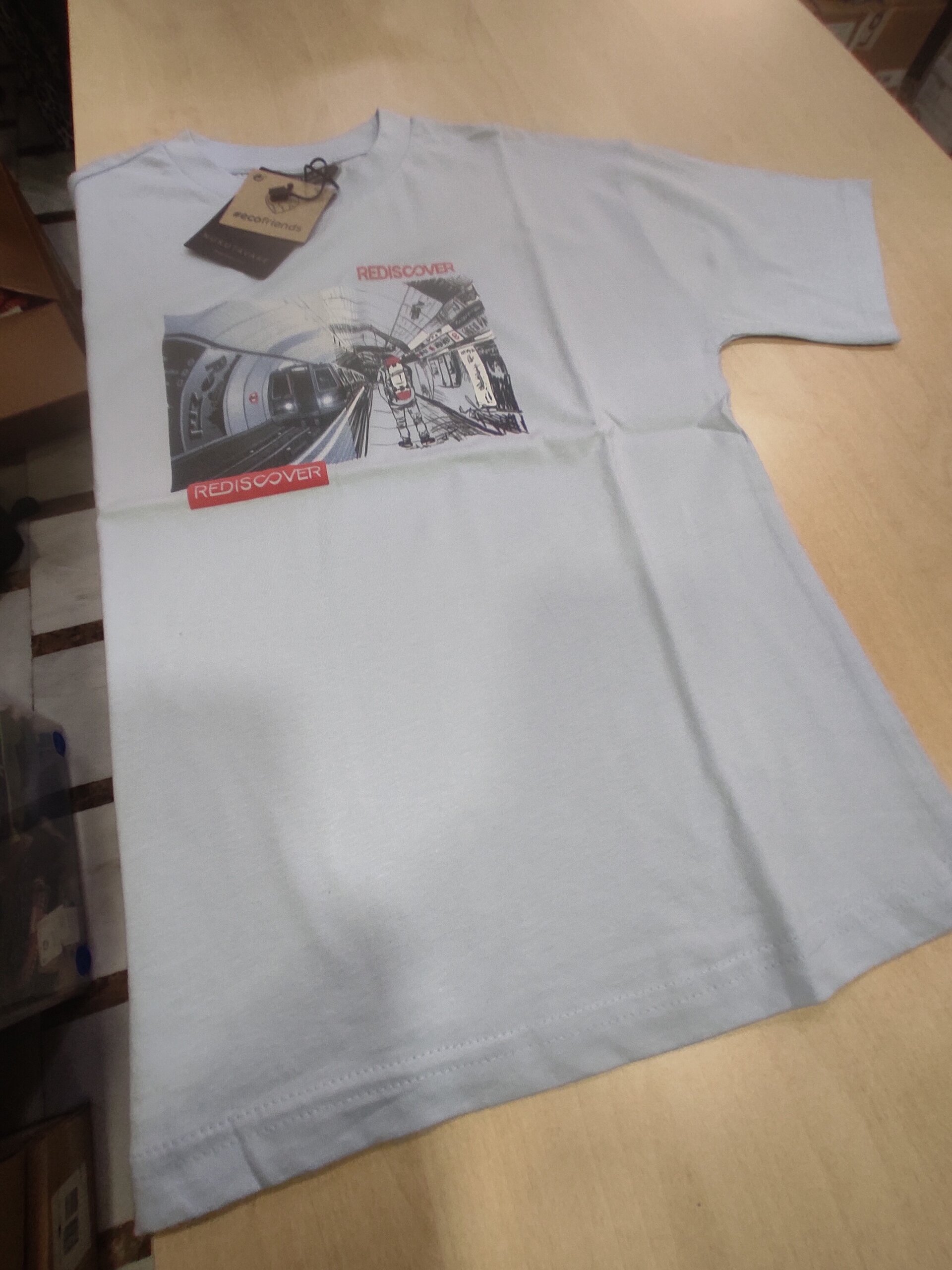 Camiseta blanca rediscover  10 años - 2