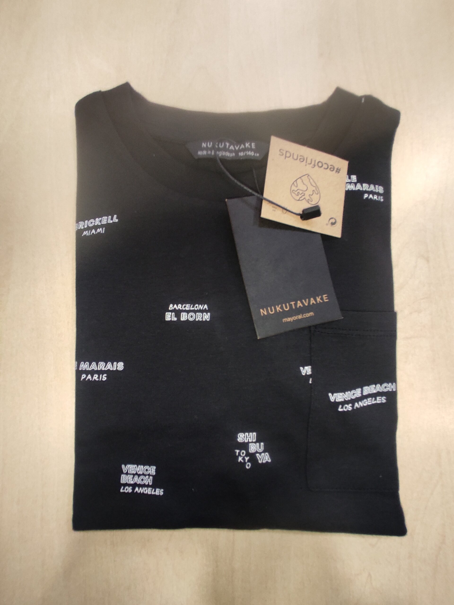 Camiseta negra   10 años - 6